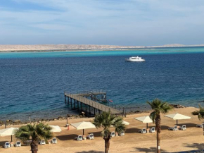 Central Hurghada Apartment with Private Beach & Pool